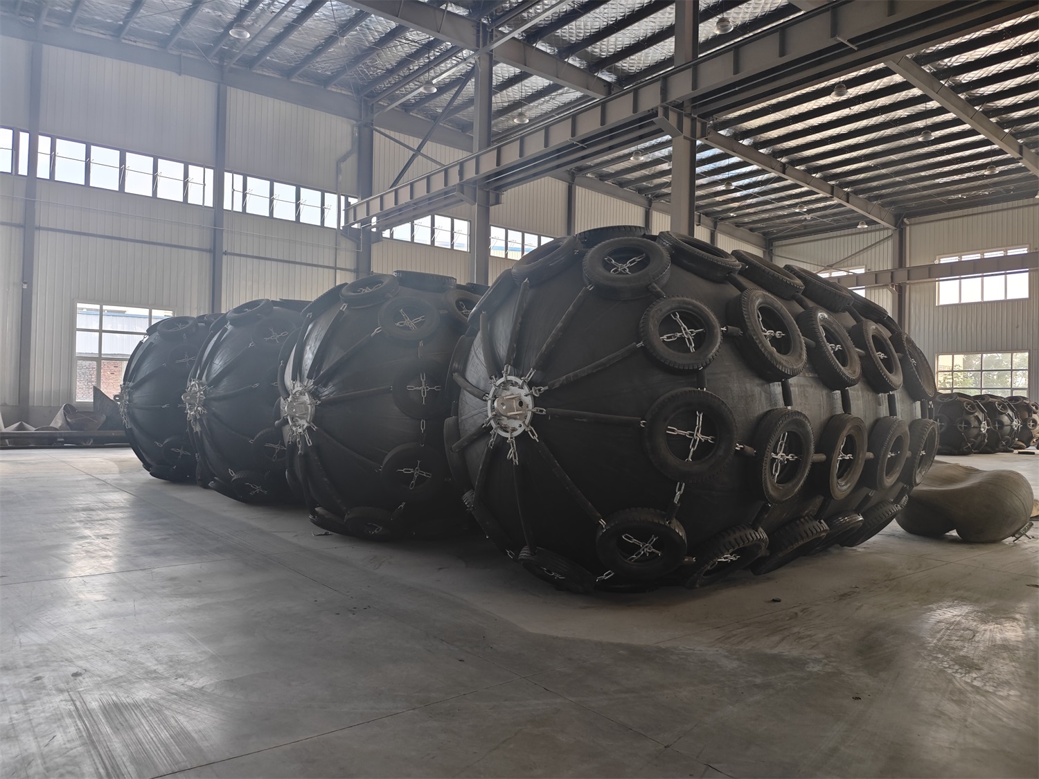 Inflatable Fenders: Essentiale Marine 