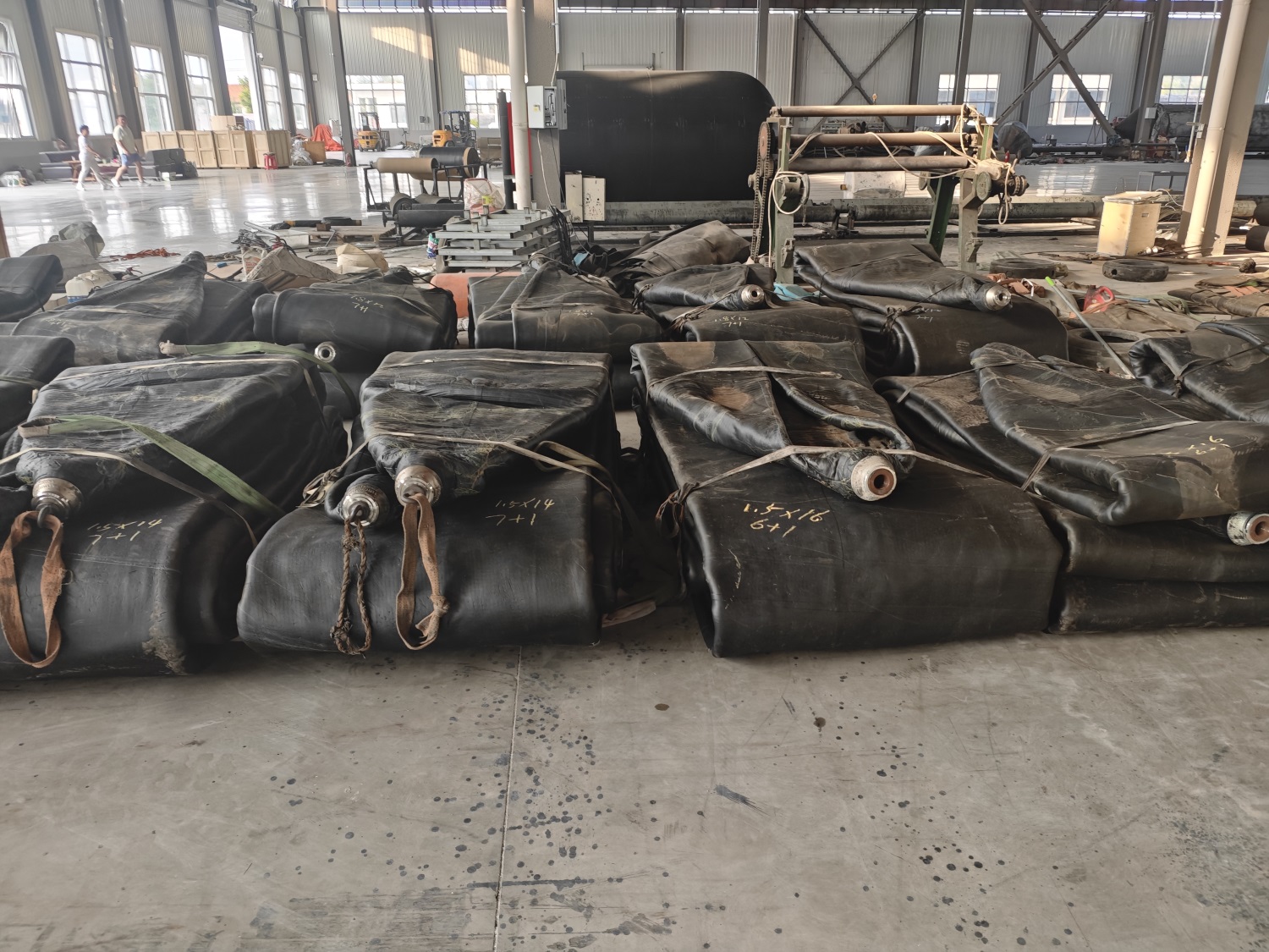 Inflatable Fenders: Essentiale Marine 